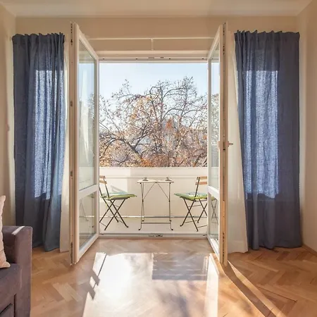 Apartment Zaimov's Balcony | Central Two Bedroom Splendid